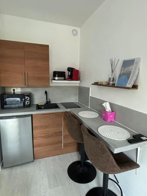 First Apartment บัวร์ ภายนอก รูปภาพ
